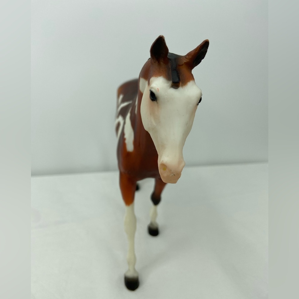 Breyer Model Freedom Series Pinto Sport horse Bay Overo #677 Retired 2006 - Picture 3 of 8